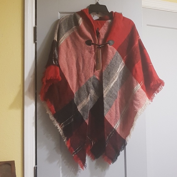 Red/Black/White cape - Picture 2 of 3